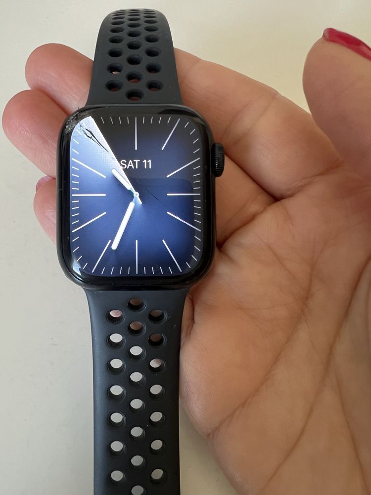 Apple iWatch 7 Nike - счупено стъкло