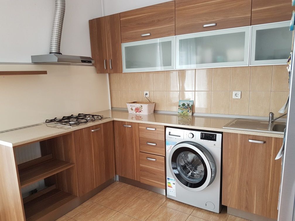 Inchiriez apartament cu 2 camere zona Titan