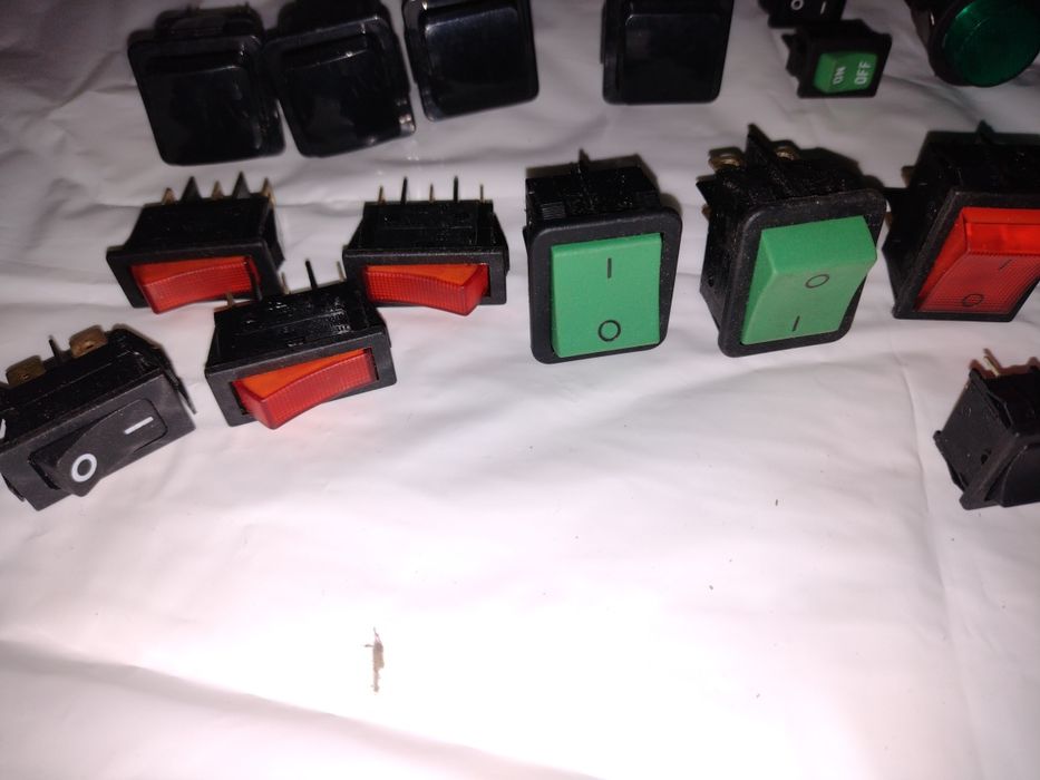 Vând diverse întrerupătoare noi de calitate produse in Romania!