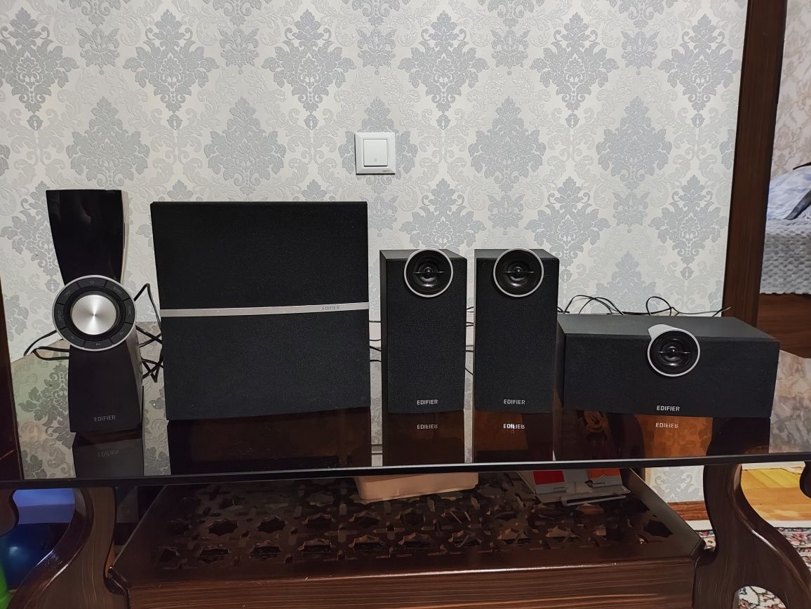 Продается Edifier C6XD  Универсальный кинотеатр с SD, USB и FM тюнером
