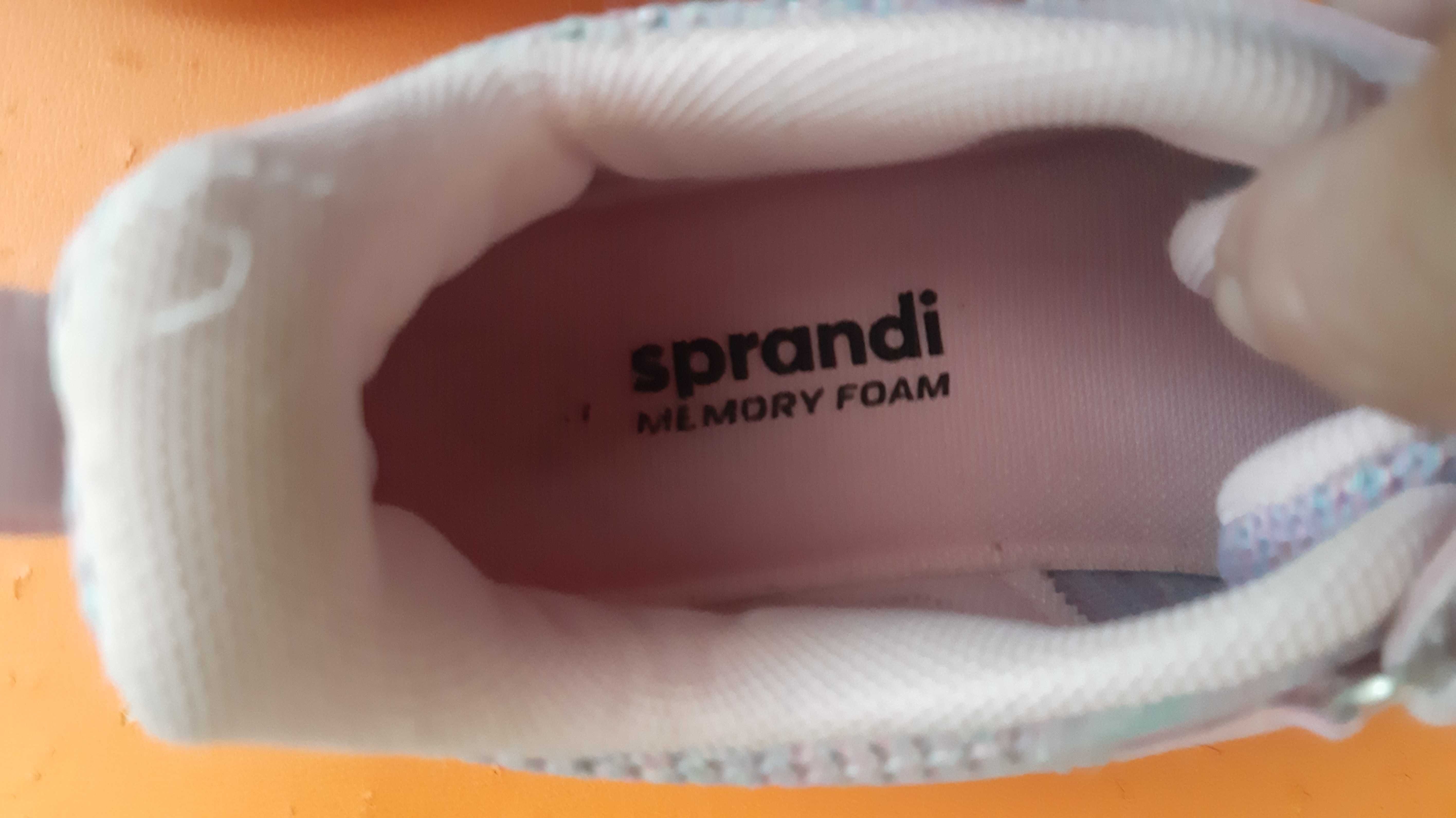 Skechers и Sprandi