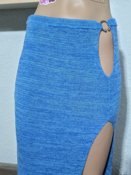 Fusta dama trendy mulata cu crapatura pe picior