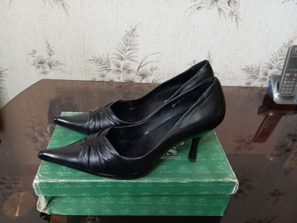 Продам женские туфли новые цена договорная