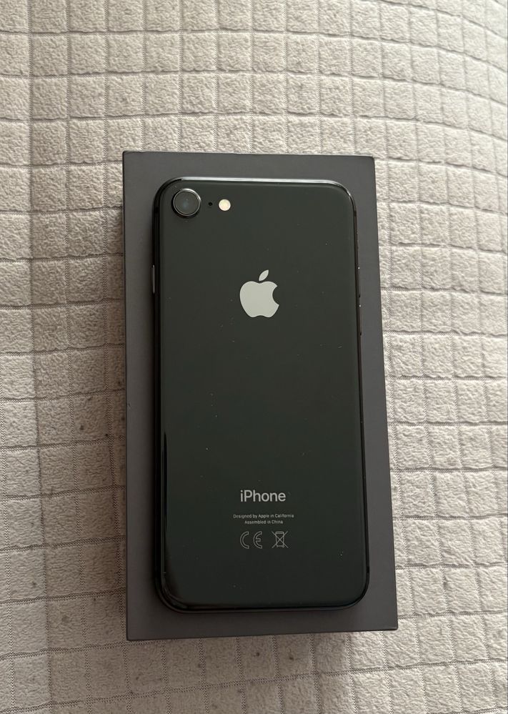 Продам срочно Iphone 8