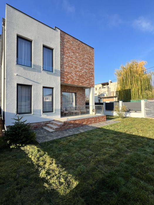 Casa zona Ford, 3 dormitoare 3 bai, strada Primaverii! (Carcea)