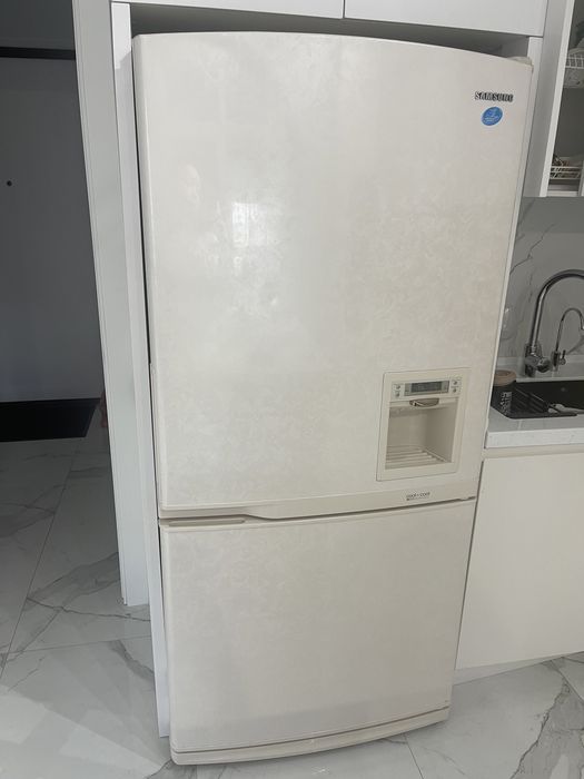 Холодильник Samsung