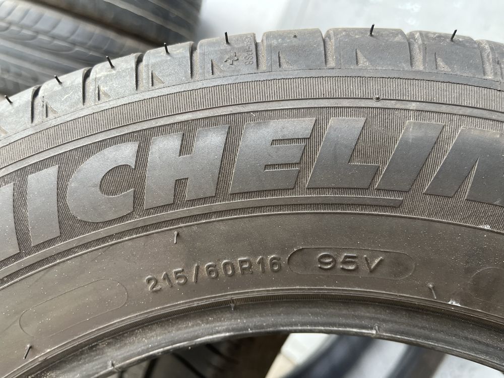 2 бр. летни гуми 215/60/16 Michelin 4,5 mm DOT 3417