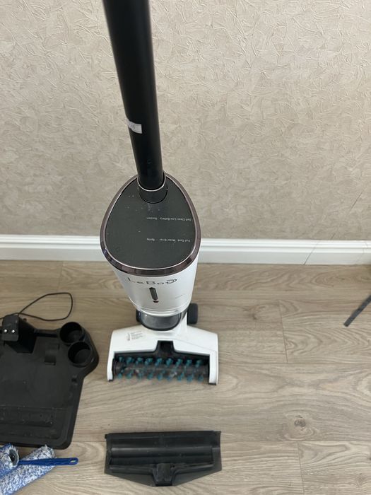 продам пылесос выртикальный. моющий 2в1  Le -bot