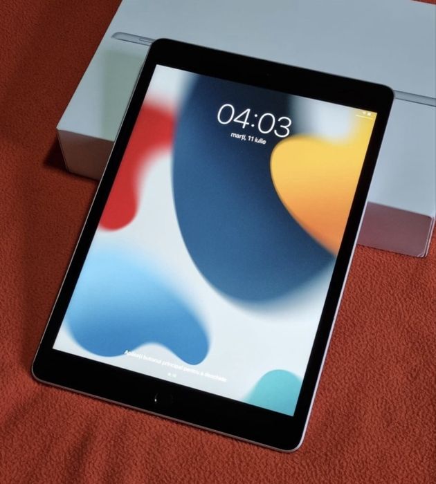 Ipad generatia a 9-a 64gb fullbox + husă cu tastatură