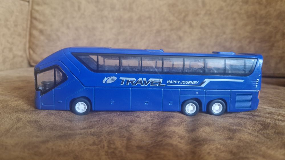 Играчки автобуси