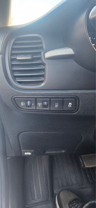 Срочно продается Kia rio X-line. Объем 1,6. Отличное состояние!