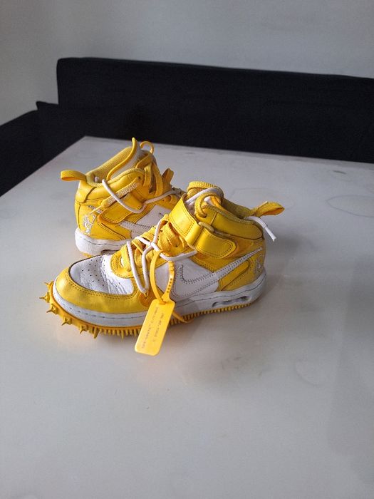 Vând Nike Air Force 1 MID Off White