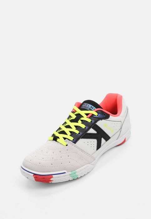 Kelme Бутсы зальные. Бутсы выполнены из натуральной кожи и замшиииииии
