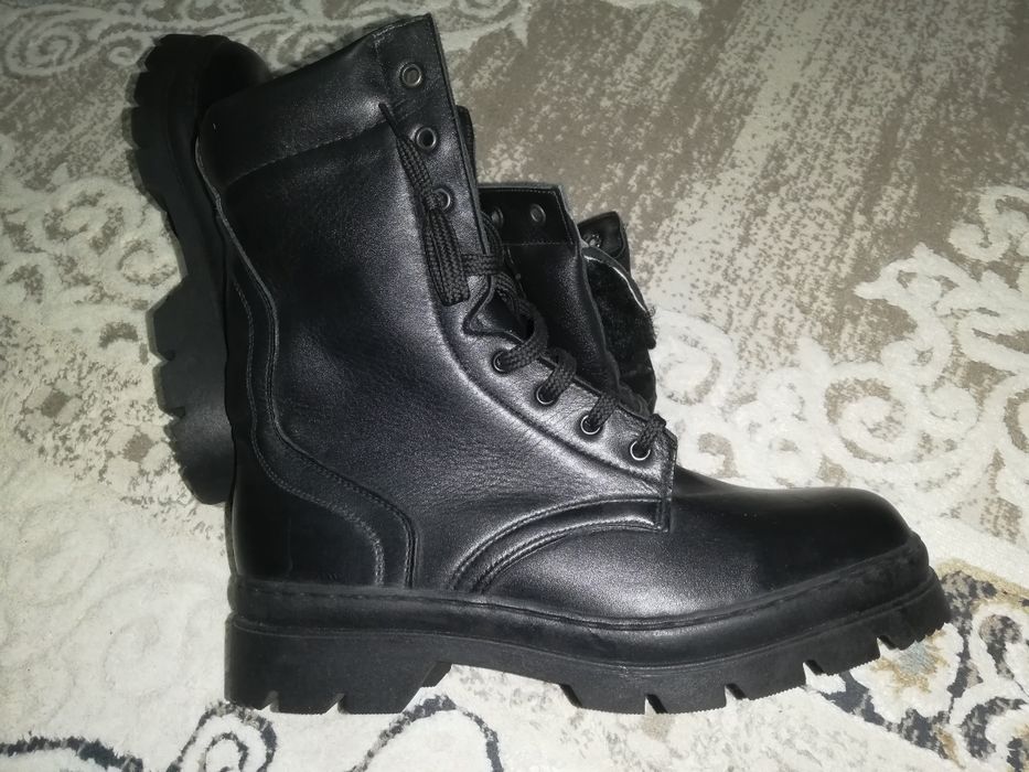 Берцы новый размер 43 кожаные с натуральным мехом зимние