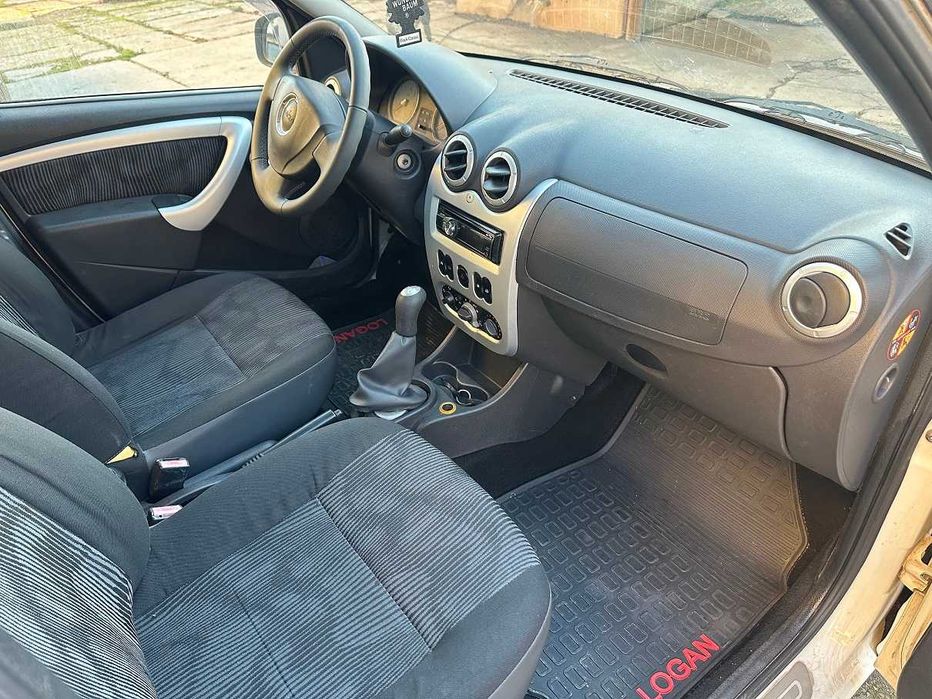 Dezmembrez Dacia Logan 1.2 B 2010 Clima