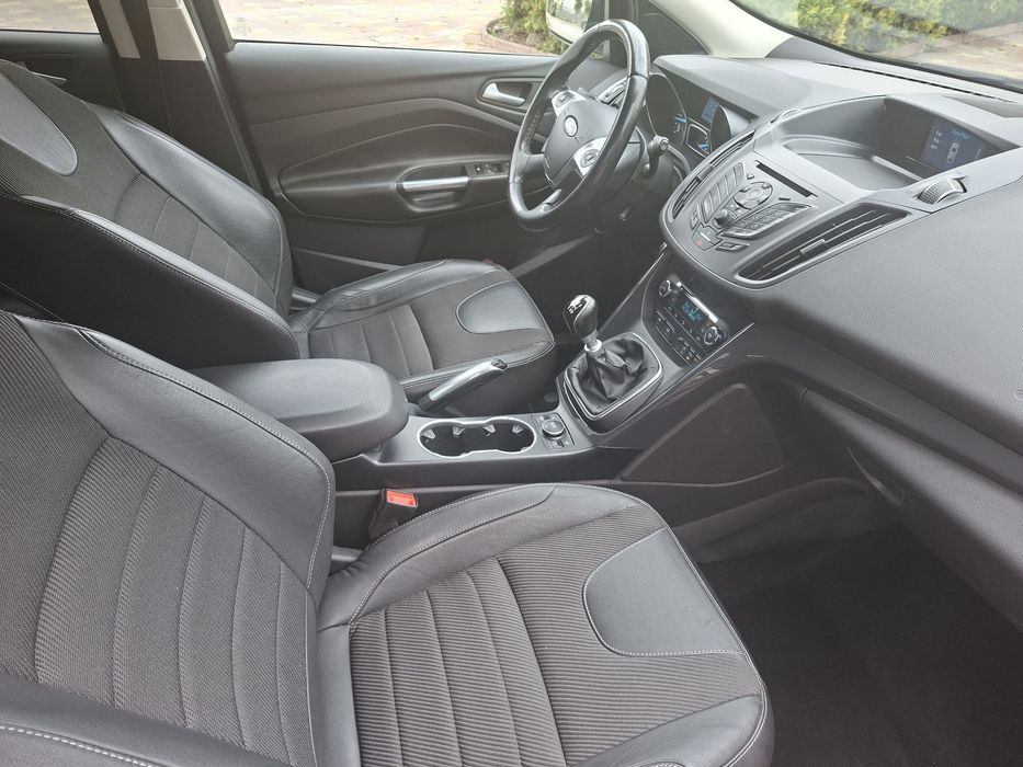 Ford  kuga Titanium  2015  4 x 4  2.0  Tdi  Adusa Recent Germania