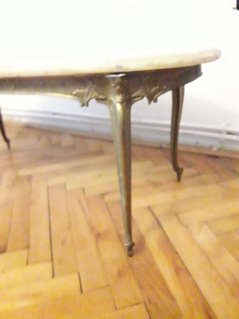 Masa ovala cu cadru si picor din bronz blat din onix