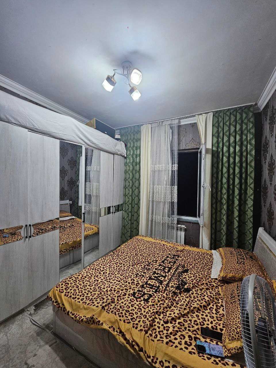 Продам Сергели 7 4/3/9 
Балкон 2*6 
94 кв,м
Цена 80.000 у.е