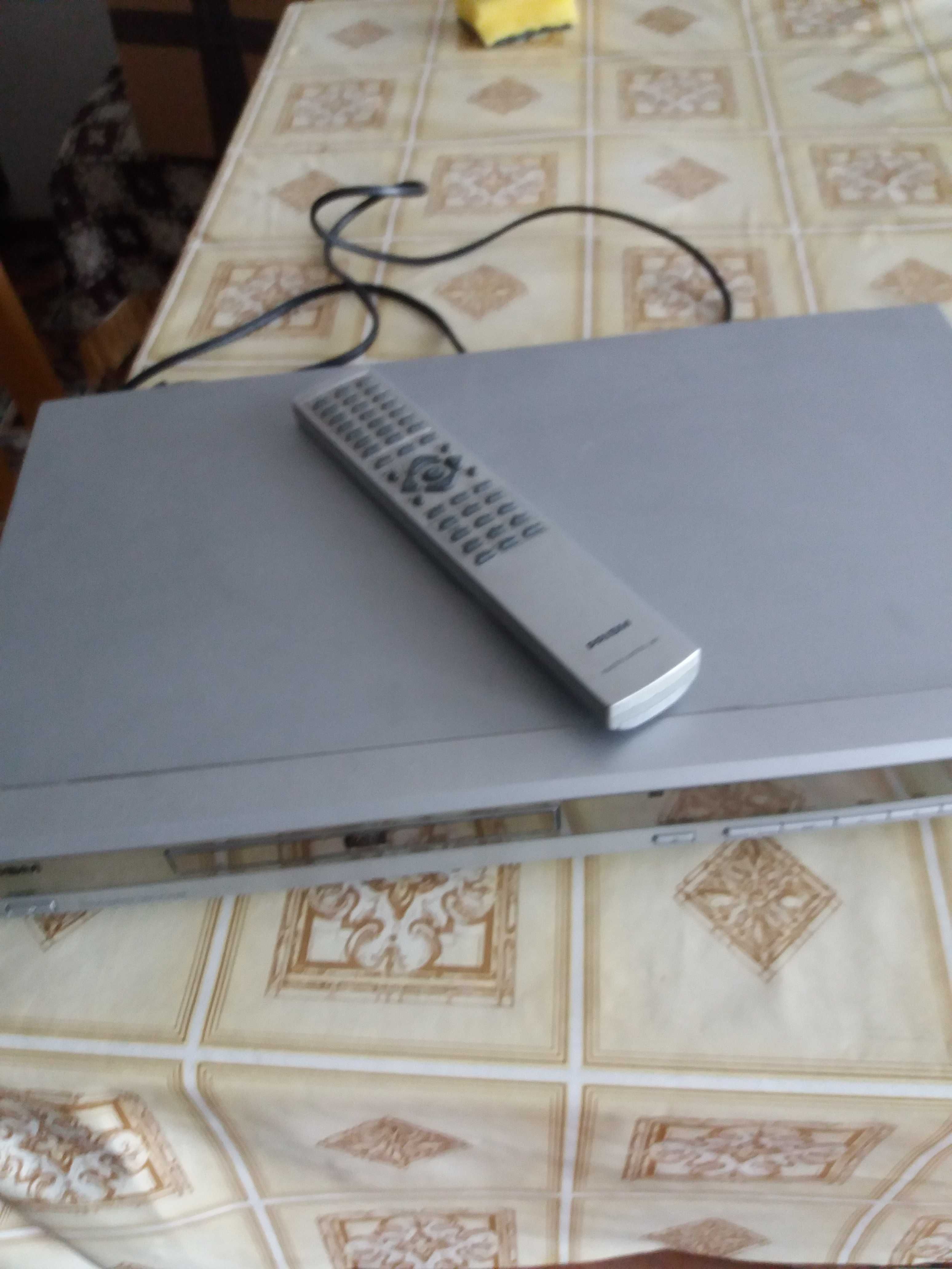 Масичка за телевизор на колелца , DVD player и видео SHARP