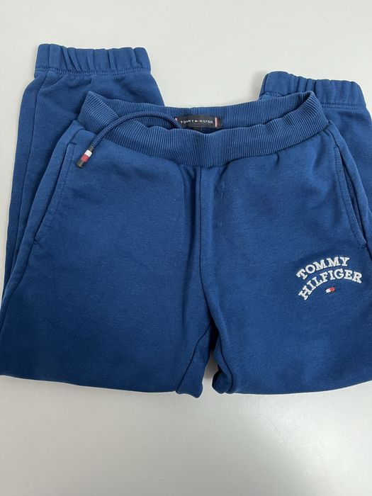 Pantaloni trening