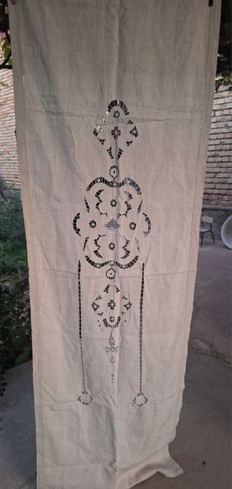 Занавеси и скатерть.