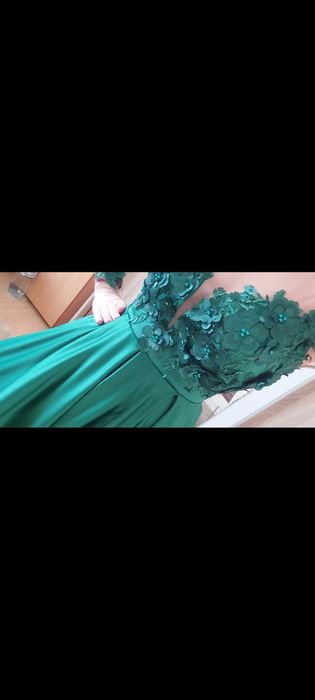 Rochie verde, făcută pe comanda potrivita pentru mărimea S-M