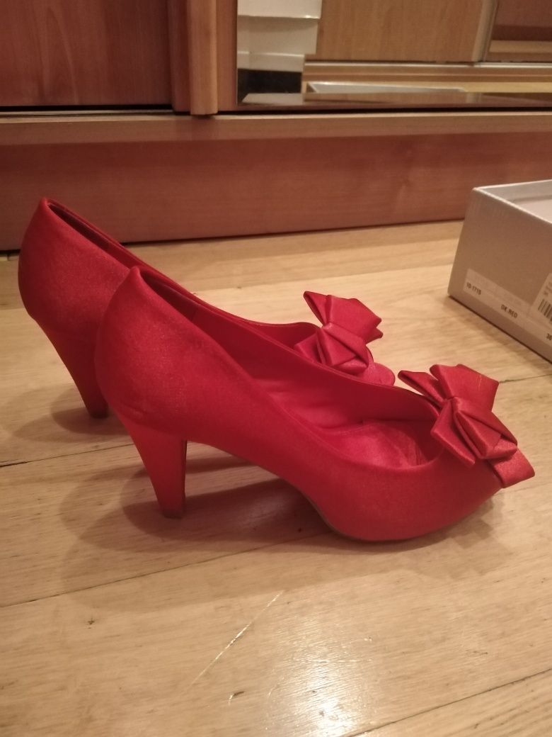 Sandale roșii din material textil