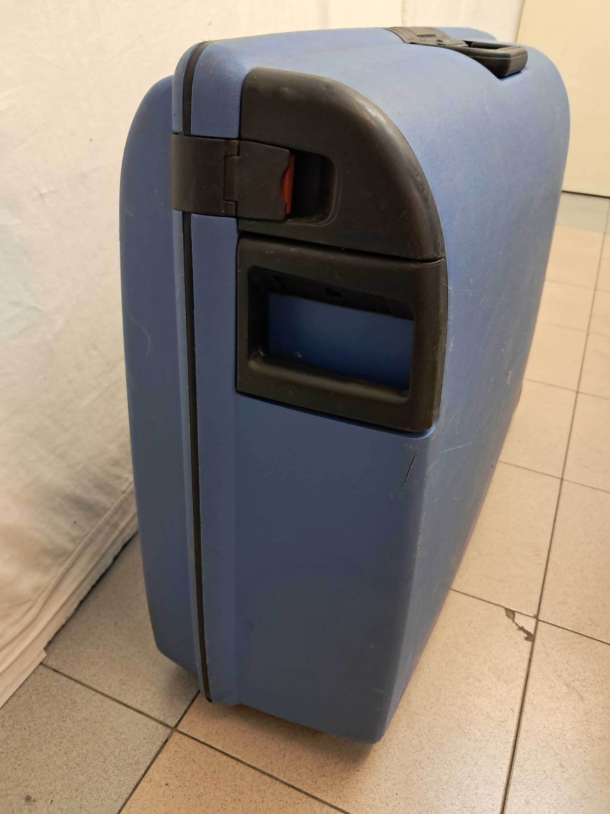 Продавам куфар ,Cartlon