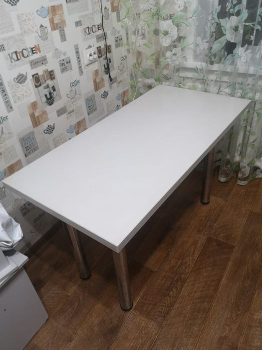 Стол кухонный, обеденный