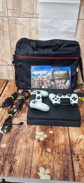 Consola ps4 slim