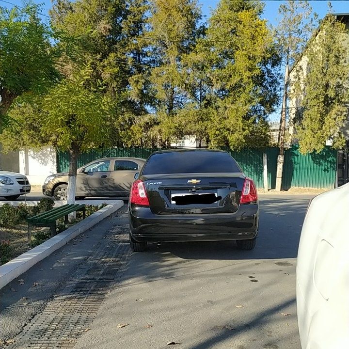 Gentra avtomat sotiladi.