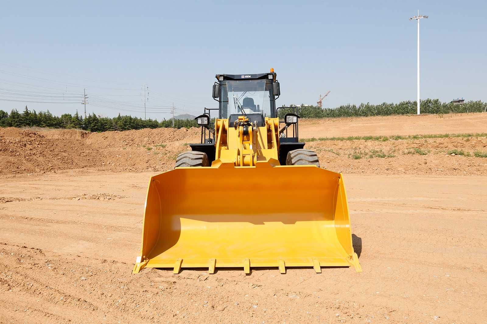 Фронтальный погрузчик SEM 656F (Ковш 3,6 М3)