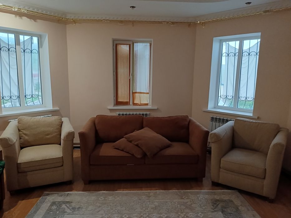 Продам диван с креслами