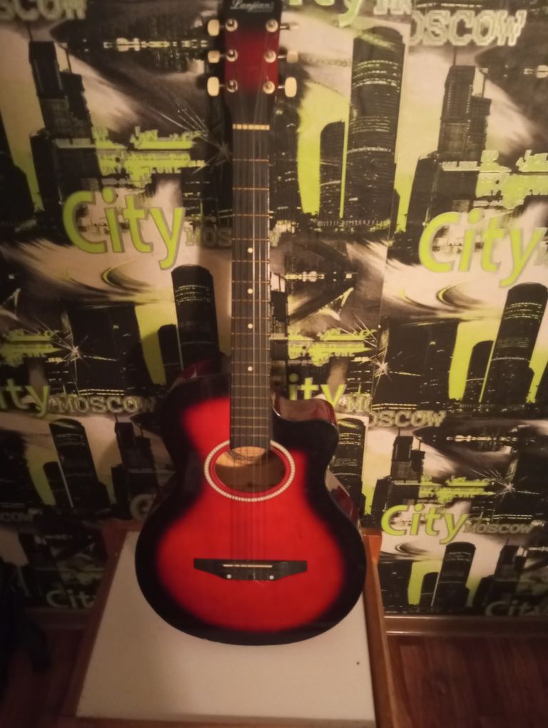 Продам гитару в отличном состоянии