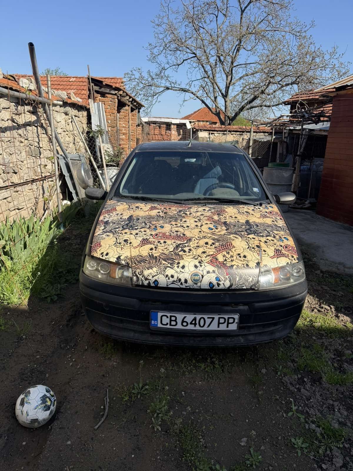 Продавам Fiat Punto 1.2 безнин на части.Всичко по колата е налично