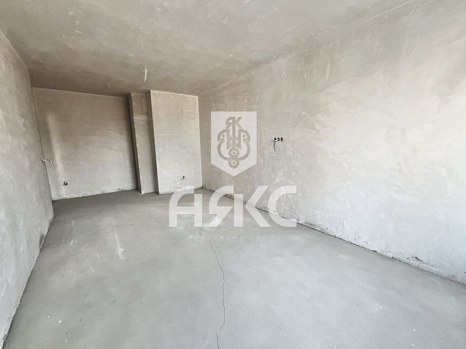 Тристаен апартамент в Центъра