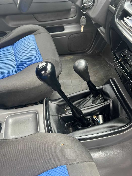 Vând Nissan Navara 2009