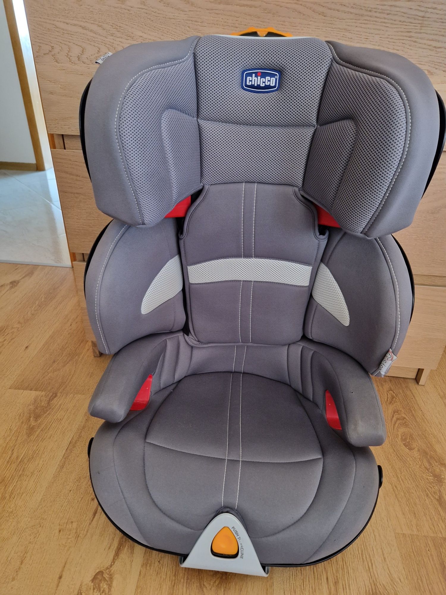 Столче за кола Chicco 2/3