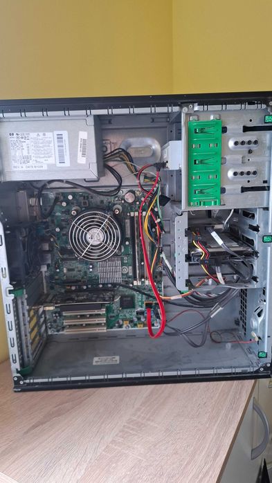 Продавам компютър HP Compaq 8000 Elite CMT