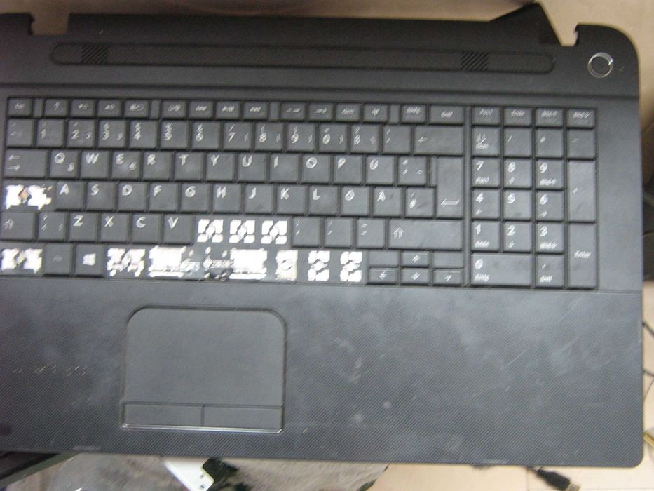 carcasa Toshiba satelite C70D-:B-11G si Fuji siemens de 17" AL 2528