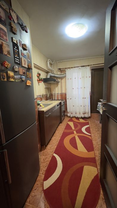 APARTAMENT 4 camere la 3 minute de metrou Costin Georgian cu centrala