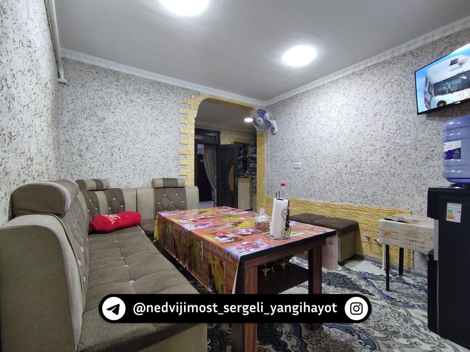 Сергели Чаш тепа кварт на земле 4ком+Хол 100кв,м. 100м до 1 ст метро