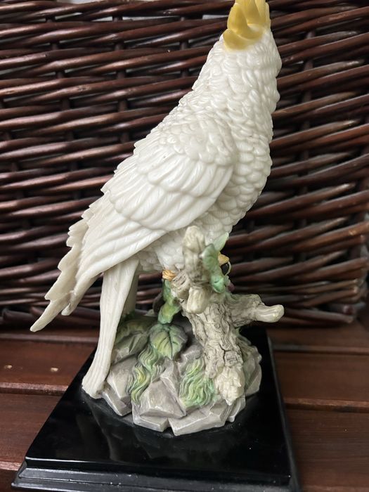 Папагал-Декорация