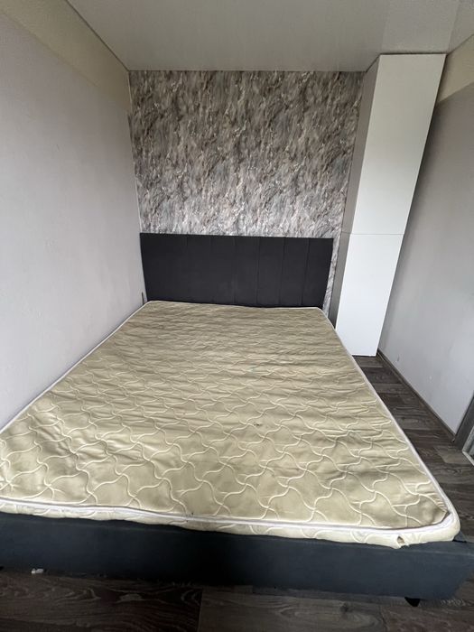 Продам кровать двухспальная, без матраца