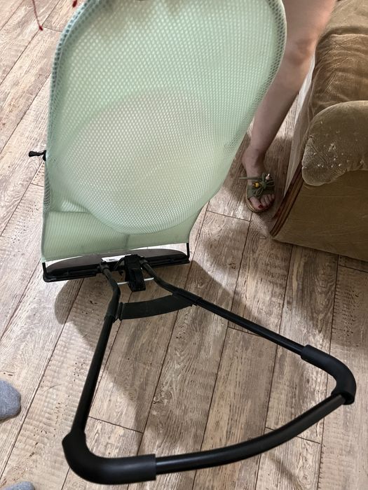 Продам шизлонг новый