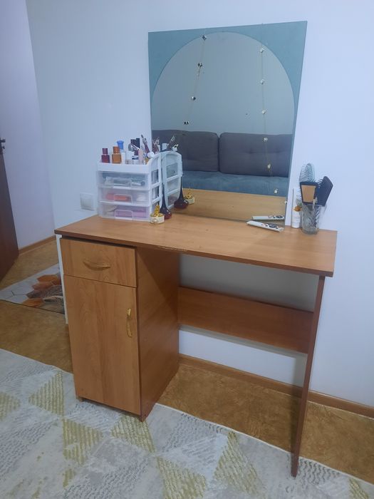 Продается туалетный столик