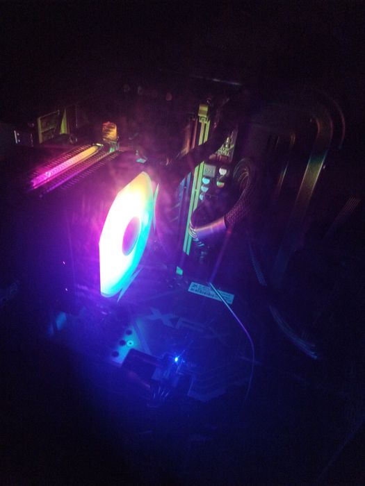 Calculator Gaming 200fps cs2 citiți descriera