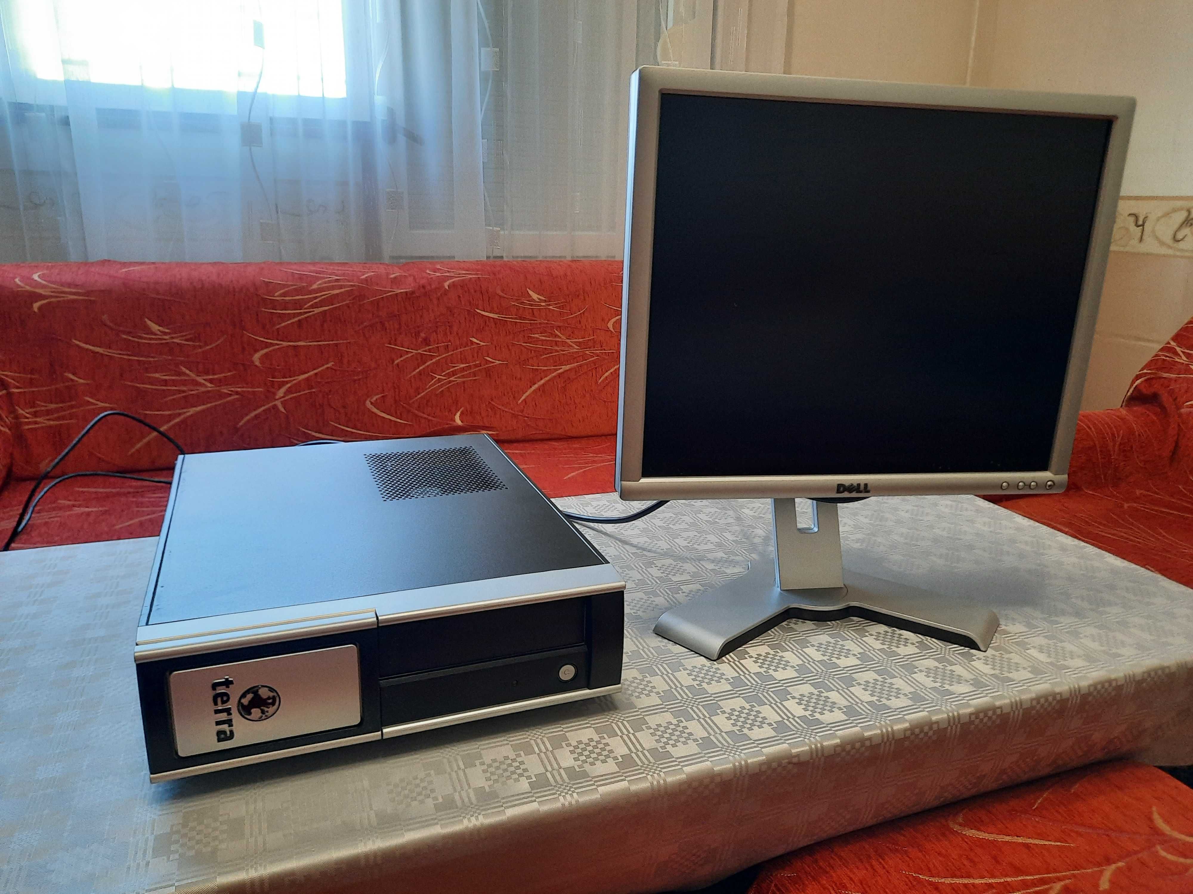 Настолен компютър с процесор i5-3330 и инсталиран Windows 10 Pro