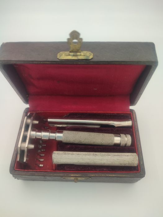 Винтидж самобръсначка Globe Trotter - Франция