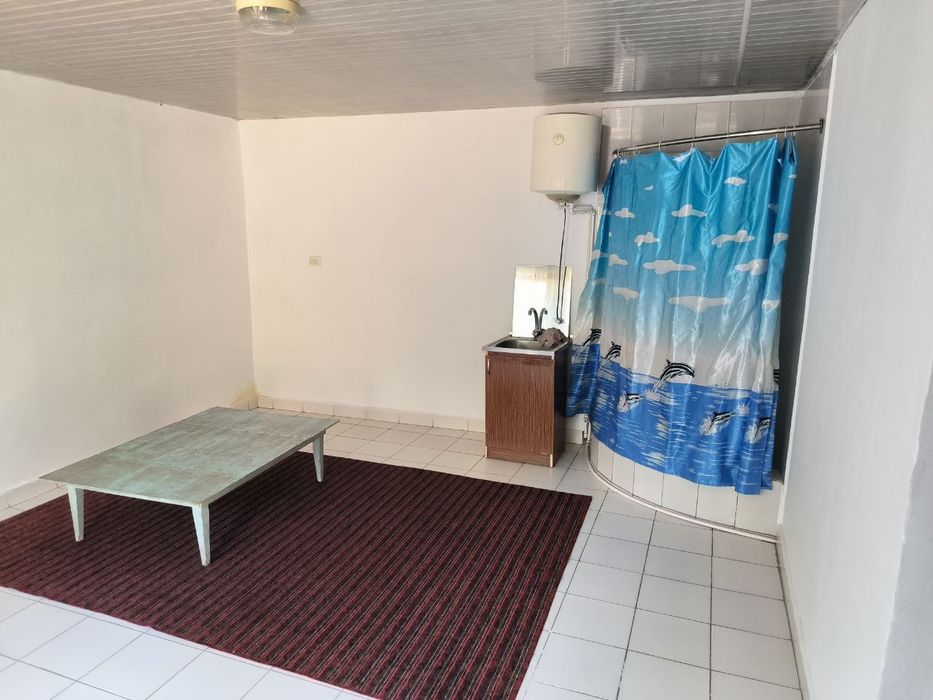 Зангиота ижарага 1 хонали ҳовли - жой 200  у. е. Срочно.